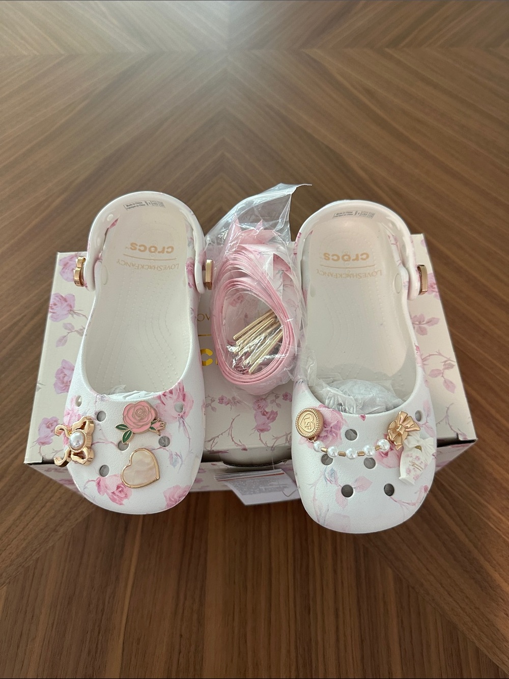 LoveShackFancy x Crocs Classic Ballet Flat Size 4
Brand new, didn’t fit